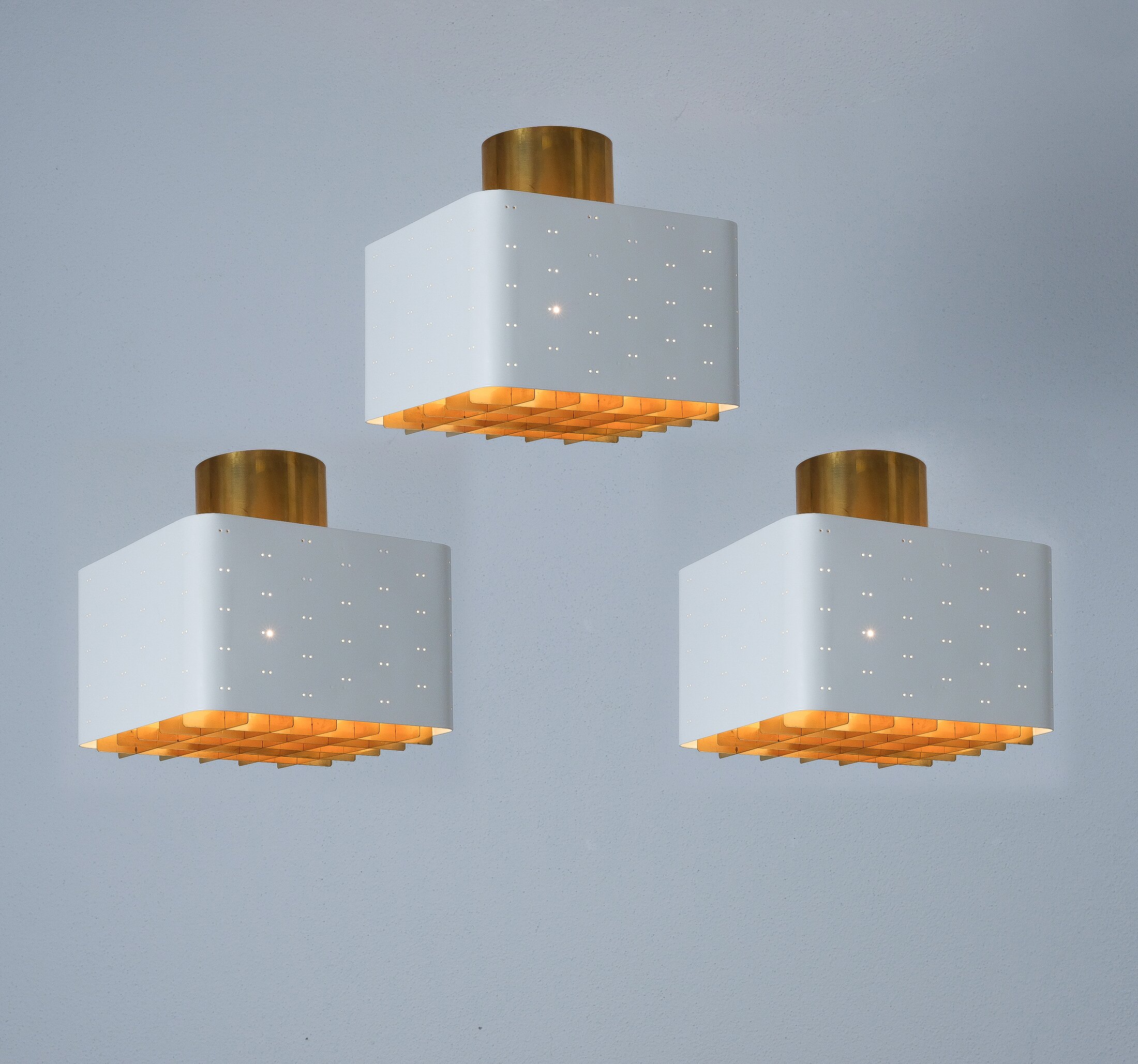 Paavo-Tynell-Starry-Sky-9068-White-&-Brass-Idman