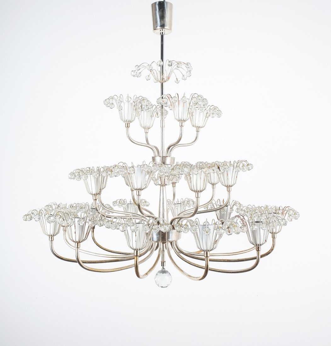 emil Stejnar wedding cake chandelier silver_03