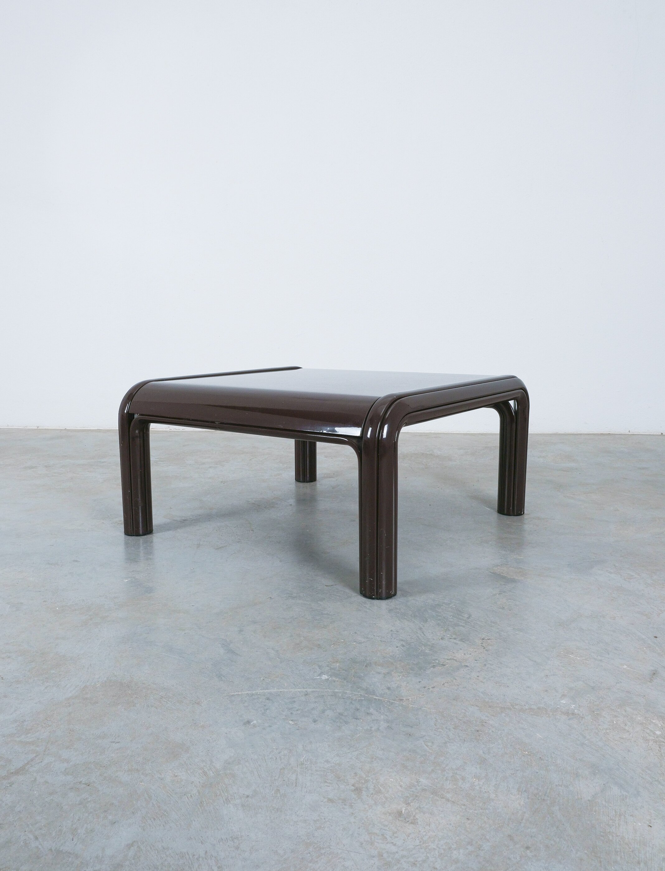 Gae Aulenti for Knoll Coffee Table, 1980 - Original Enamel Steel