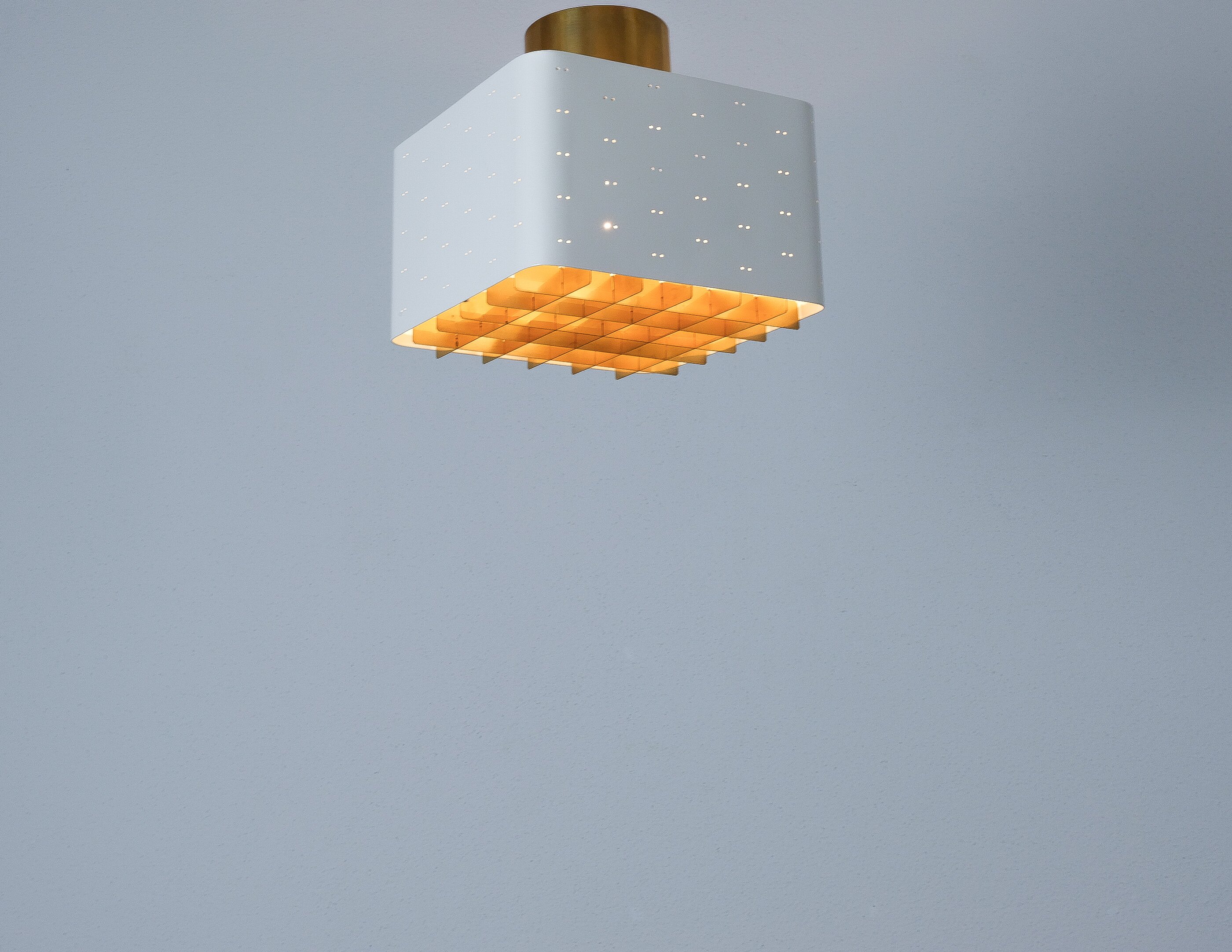 Paavo-Tynell-Starry-Sky-9068-White-&-Brass-Idman