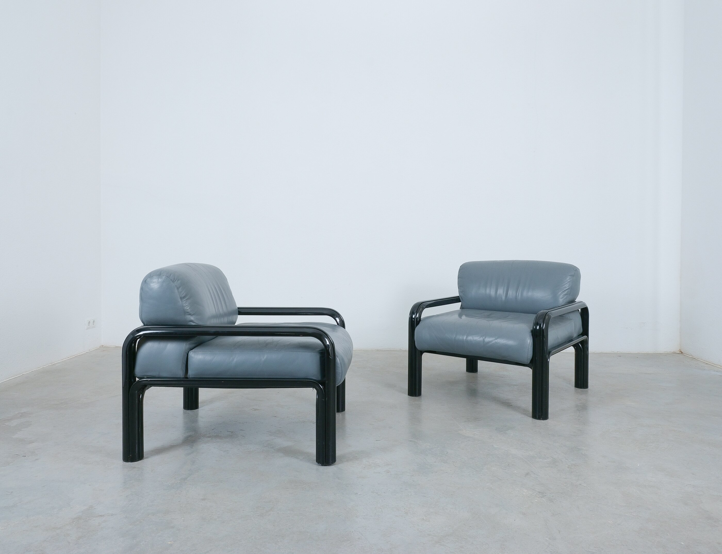 Gae Aulenti Lounge Chairs 1980 Knoll