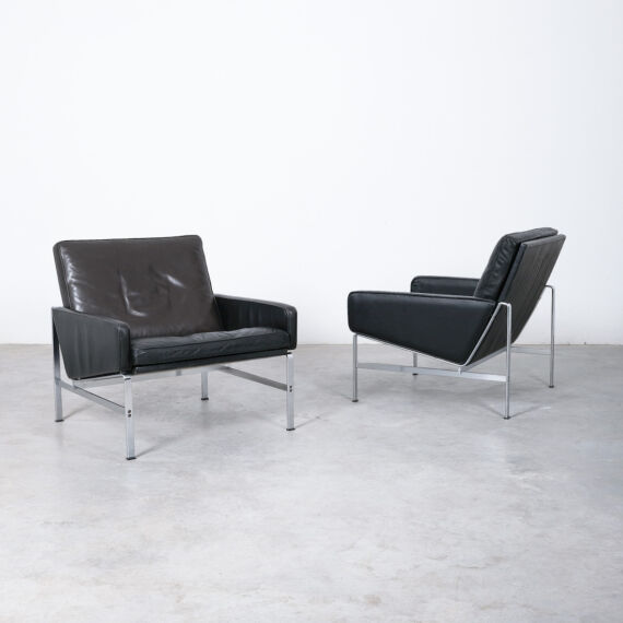 Fabricius and Kastholm Pair of lounge chairs model FK6720, designed by Fabricius & Kastholm for Kill