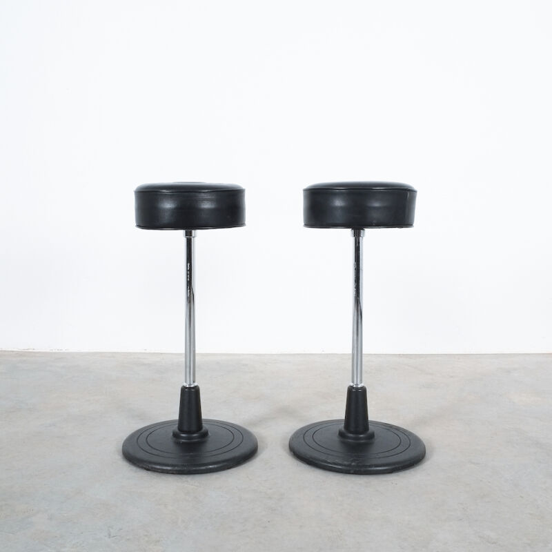 Eilleen Gray Stool Black Leather 03