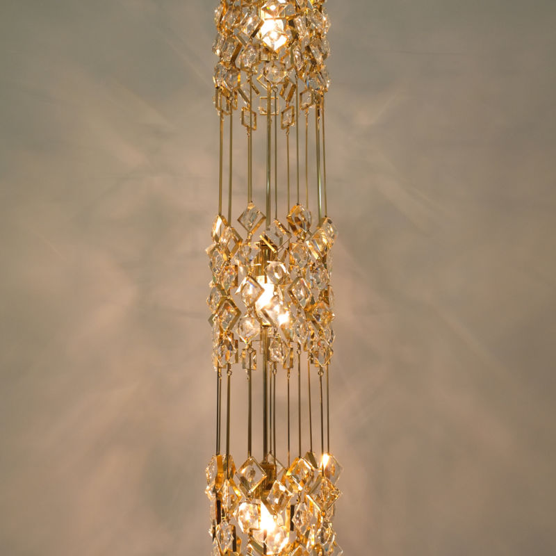 p8-palwa-long-chandelier
